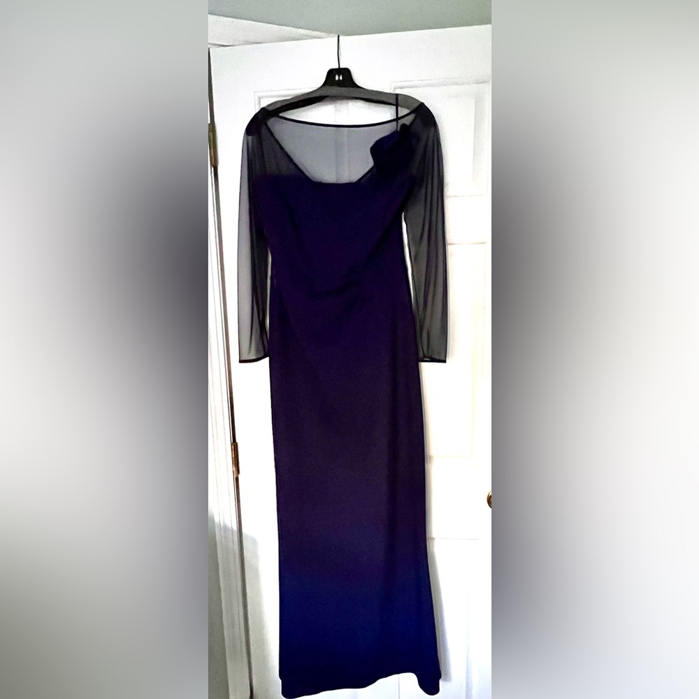 Chiara Boni La Petite Robe “Saori”
Illusion-Sleeve Flower Column Gown- Sz 12 - Picture 6 of 13